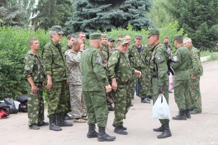 Лисичанск. Батальон `Призрак`. На снимке: командир батальона `Призрак` Александр Костин (в центре).