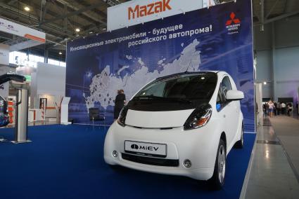 электромобиль компании MIEV mitsubishi motors на выставке иннопром в Екатеринбурге