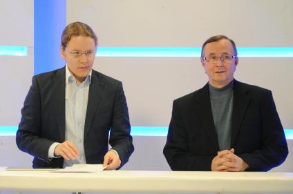 Телевидение `Комсомольская правда`. На снимке: ведущий ТВ КП Александр Яковлев и режиссер, актер Николай Бурляев.