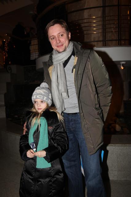 Премьера фильма `Щелкунчик и крысиный король 3D` в театре `Новая опера`. На снимке: актер Артем Михалков с дочерью Натальей.