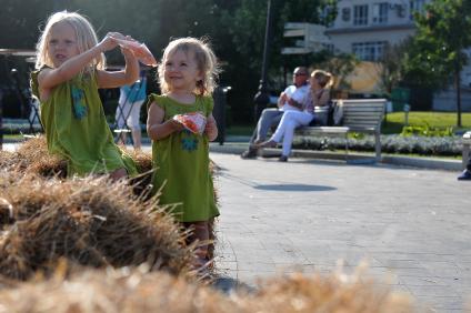 День семьи, любви и верности в саду Баумана.