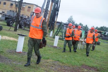 Военные железнодорожники во время конкурса на лучшего в специальности