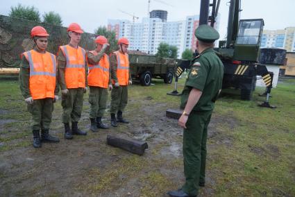 Военные железнодорожники во время конкурса на лучшего в специальности