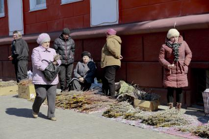 Вербное воскресенье. Продажа веток вербы.