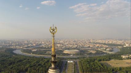 Виды Москвы. Ленинские горы. На снимке:  звезда на шпиле Московского государственного университета (МГУ) имени М.В. Ломоносова.