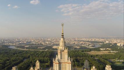 Виды Москвы. Ленинские горы. На снимке:  звезда на шпиле Московского государственного университета (МГУ) имени М.В. Ломоносова.