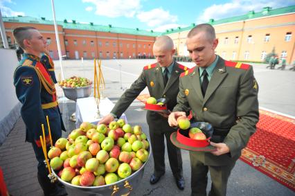 Празднование Дня Лейб-гвардии в День Преображения Господня на территории 154 отдельного комендантского Преображенского полка.