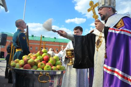 Празднование Дня Лейб-гвардии в День Преображения Господня на территории 154 отдельного комендантского Преображенского полка.