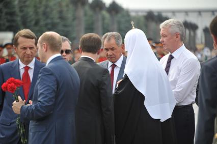 Церемония открытия памятника Героям Первой мировой войны на Поклонной горе. На снимке (справа налево): мэр Москвы Сергей Собянин, патриарх Московский и всея Руси Кирилл и министр обороны РФ Сергей Шойгу.