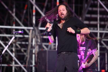 Участник музыкальной группы `Korn` Джонатан Хаусмен `ВИЧ` Дэвис на фестивале `KUBANA-2014`.