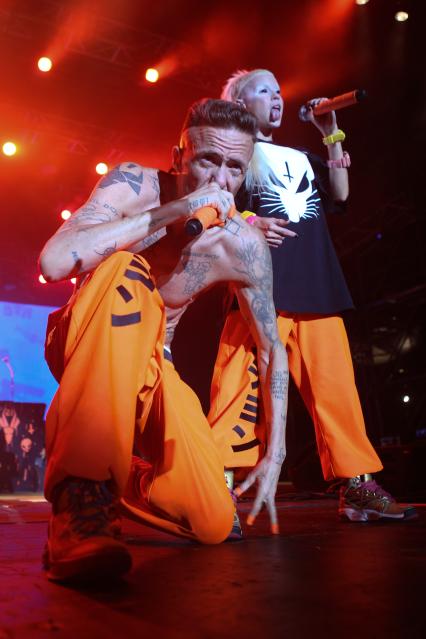 Южноафриканский музыкальный коллектив `Die Antwoord` на фестивале `KUBANA-2014`. На снимке: участники группы Уоткин Тюдор Джонс ( Ninja  ) и Йоланди Фиссер ( Yo-Landi Vi$$er ).