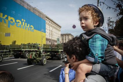 Военный парад, посвященный 23-й годовщине независимости Украины, на Майдане Незалежности (площади Независимости) в Киеве.