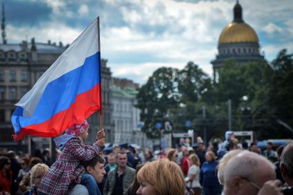 День российского флага в Санкт-Петербурге.