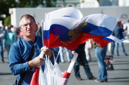 День российского флага в Санкт-Петербурге.