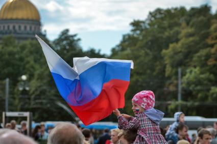 День российского флага в Санкт-Петербурге.