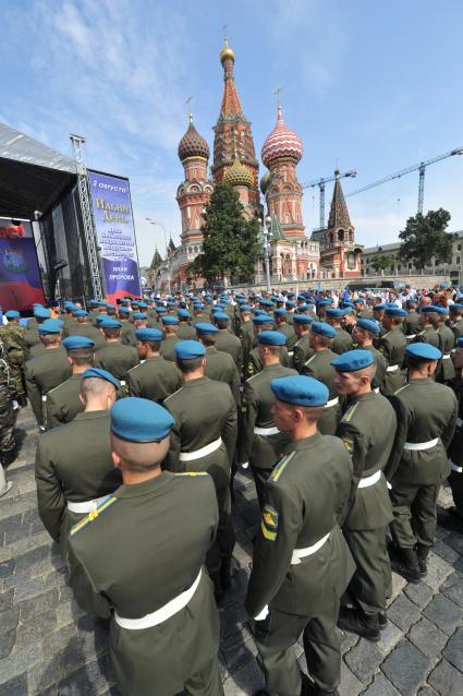 Праздничные мероприятия, посвященные 84-й годовщине со дня образования Воздушно-десантных войск (ВДВ), прошли на Красной площади.