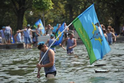 Праздничные мероприятия, посвященные 84-й годовщине со дня образования Воздушно-десантных войск (ВДВ), прошли в Парке Горького.