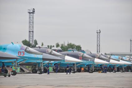 Российские истребители-бомбардировщики СУ-34.
