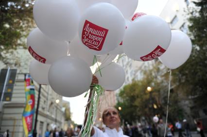 Открытие пешеходных зон на улицах Покровка и Маросейка. На снимке: воздушные шарики с надписью `Лучший город земли`.