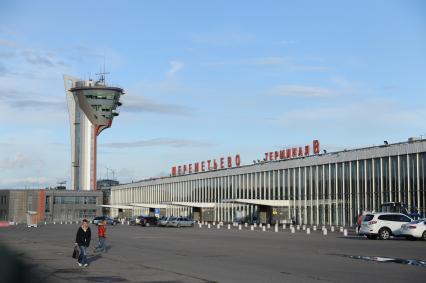 Аэропорт Шереметьево. Терминал B. На снимке: диспетчесркая вышка.