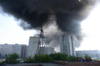 Дым над городским районом.