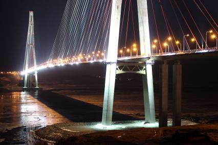 Русский мост - вантовый мост во Владивостоке через пролив Босфор Восточный.