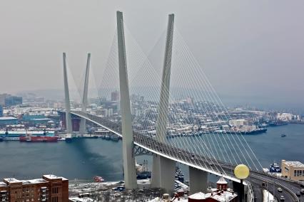 Золотой мост - вантовый мост через бухту Золотой Рог во Владивостоке.