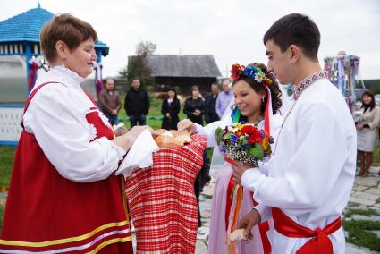 свадьба беженцев из Украины Геннадий и Яна Прудниковы в городе Реж Свердловской области