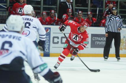 Матч КХЛ \"Автомобилист\" 3-2 \"Медвешчак\" Загреб. Хоккеист ХК Автомобилист №18 Сами Лепистё