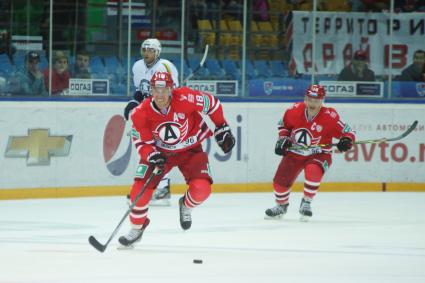 Матч КХЛ \"Автомобилист\" 3-2 \"Медвешчак\" Загреб. Хоккеист ХК Автомобилист №18 Сами Лепистё