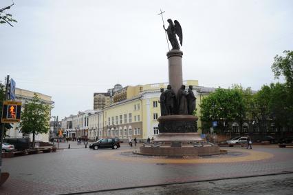 Виды Бреста. Улица Советская. На снимке: памятник 1000-летию города.