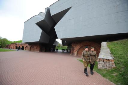 Виды Бреста. Главный вход в мемориальный комплекс `Брестская крепость`.