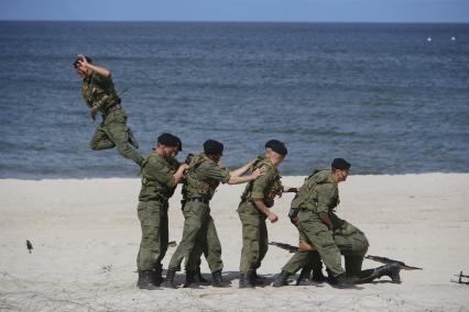 Полигон Хмелевка. `Балтийское военно-морское дерби 2014`. На снимке: морские пехотинцы.