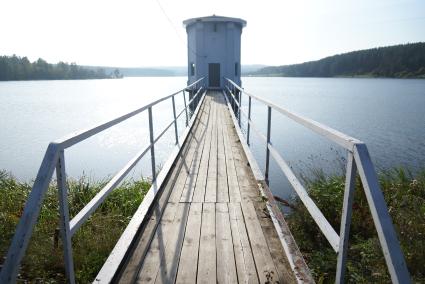 Плотина волчихинского водохранилища в Свердловской области