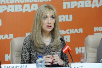 Пресс-центр ИД `Комсомольская правда`. Пресс-конференция на тему: `Уровень коррупции в России в 2013-2014 годах`  На снмке:  председатель Ассоциации Адвокатов России за Права Человека Мария Баст.