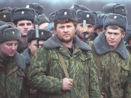 Вторая чеченская война. Урус-Мартан. Российские военнослужащие.