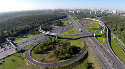 Волгоградская эстакада в районе МКАДа.