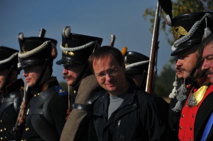 Церемония перезахоронения останков русского воина, смертельно раненого в битве у города Ножан-сюр-Сен и скончавшегося в военном госпитале в феврале 1814 года, на Бородинском поле. На снимке: министр культуры России Владимир Мединский (в центре).