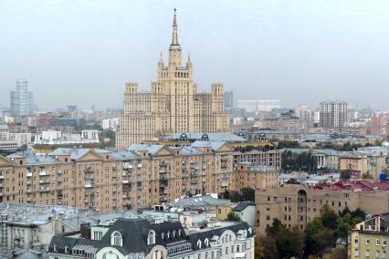 Виды Москвы. На снимке: Жилой дом на Кудринской площади.