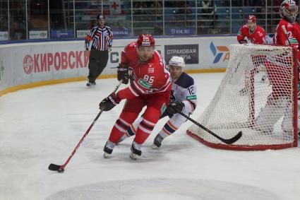 Матч КХЛ в Екатеринбурге. ХК Автомобилист 3-1 ХК Амур (Хабаровск).
ХХ Автомобилист №85 Андрей Антонов, ХК Амур №12 Ростислав Шпирков