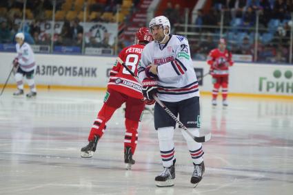 матч КХЛ \"Автомобилист 1-4 Металлург (Магнитогорск). ХК Металлург (Магнитогорск) №25 Денис Зарипов