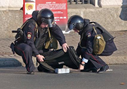 чения омон и мчс.  установка колпака \"фонтан\" над взрывным учтройством