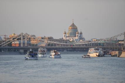 Прогулочные теплоходы на Москве-реке.