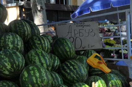 Крым. Продажа фруктов. Арбузы.