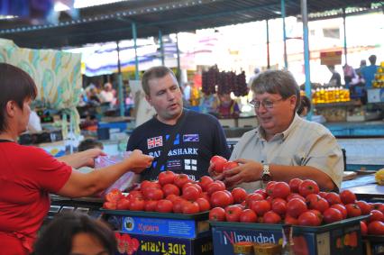 Крым. Продажа овощей. Помидоры.