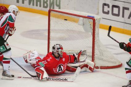 Матч КХЛ: \"Автомобилист\" 3-5 \"АК Барс\" (Казань). ХК Автомобилист №21 Якуб Коварж