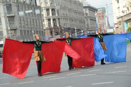 Празднование Дня города на Красной площади. На снимке: участницы музыкального ансамбля `Армелад` из Армении.