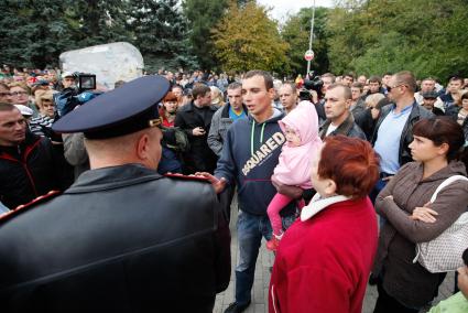 Несанкционированный сход граждан в Минеральных водах, вызванный резонансной массовой дракой со смертельным исходом в центральной районной больнице.