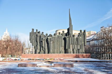 Памятник защитникам Воронежа и Вечный Огонь