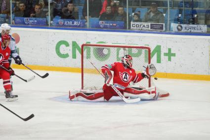 Хоккейный матч КХЛ: \"Автомобилист\" 1-0 \"Югра\" (Ханты-Мансийск). ХК Автомобилист №21 Якуб Коварж